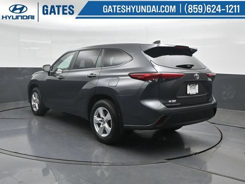 Used 2023 Toyota Highlander L FWD image 8