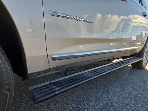 Used 2021 GMC Yukon XL Denali w/ Denali Premium Package image 5