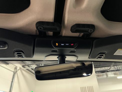 Used 2023 Jeep Gladiator Willys AWD/4WD image 22