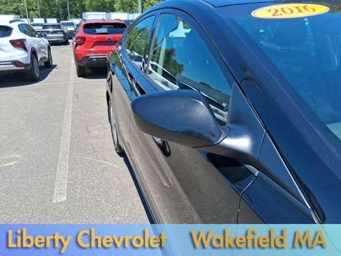 Used 2016 Hyundai Elantra SE w/ Option Group 02 FWD image 8
