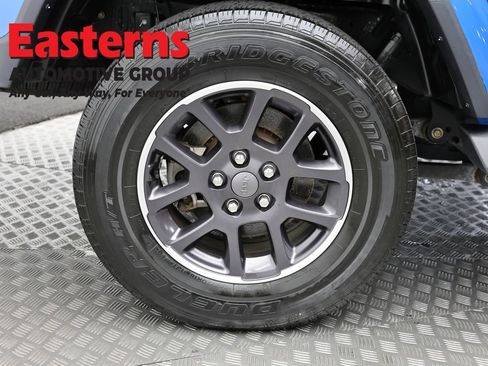 Used 2021 Jeep Gladiator Overland AWD/4WD image 28