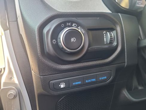 Used 2024 Jeep Wrangler Unlimited w/ Convenience Group AWD/4WD image 11