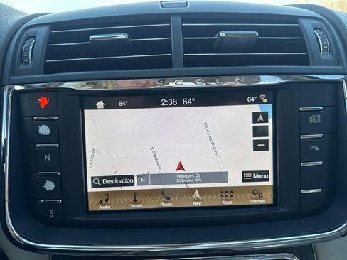 Used 2019 Lincoln Continental Select image 24