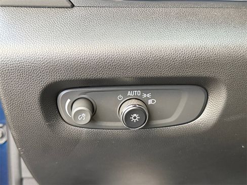 Used 2023 Chevrolet Traverse LT image 19