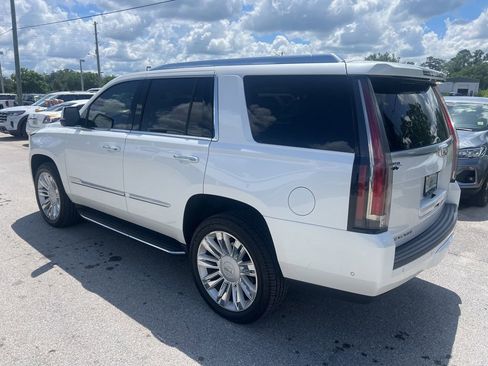 Used 2019 Cadillac Escalade Premium Luxury AWD/4WD image 4