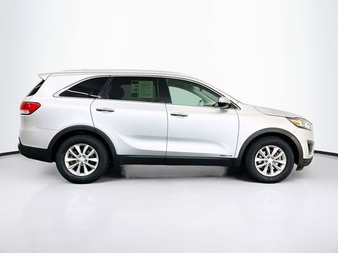 Used 2016 Kia Sorento LX w/ LX Convenience Package image 10