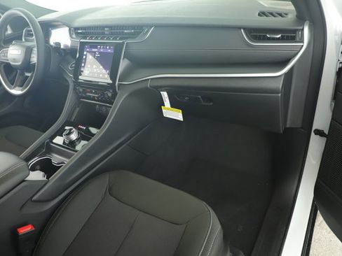 New 2025 Jeep Grand Cherokee Laredo image 21