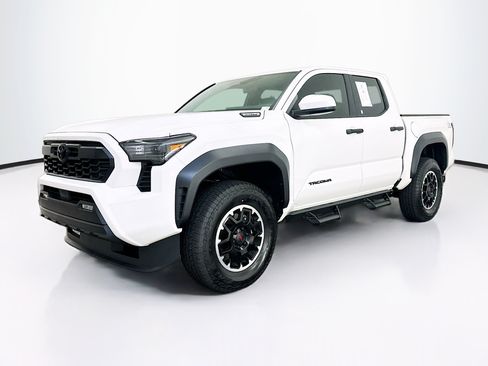 Used 2026 Toyota Tacoma TRD Off-Road AWD/4WD image 3