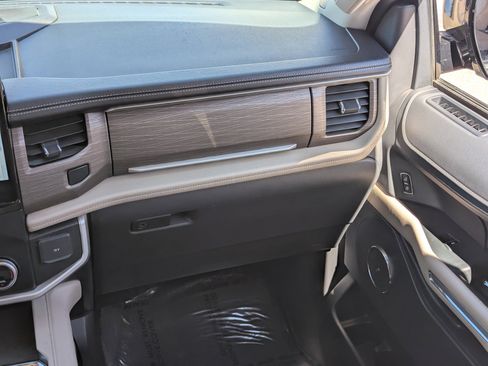 Used 2024 Ford Expedition Max Limited image 15