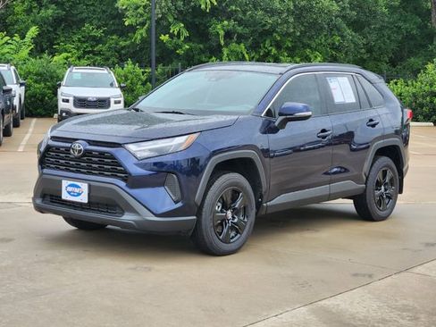 Used 2025 Toyota RAV4 XLE FWD image 3