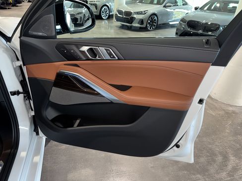 New 2026 BMW X6 xDrive40i w/ Climate Comfort Package image 8