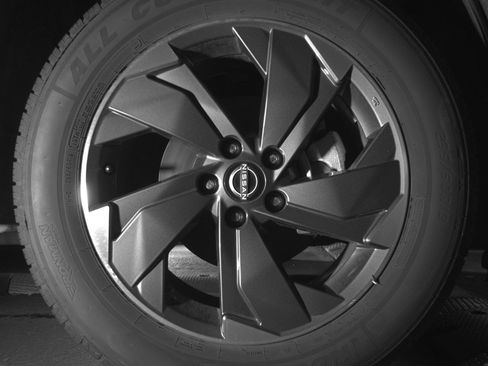 Used 2025 Nissan Rogue SV image 13