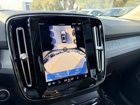 Certified 2025 Volvo XC40 B5 Plus image 23