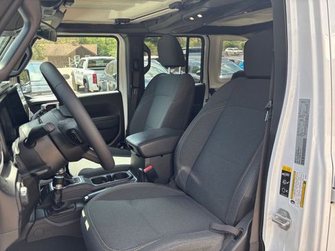 Used 2025 Jeep Wrangler Unlimited Sport AWD/4WD image 31