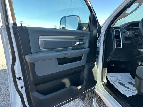 Used 2017 RAM 3500 SLT w/ Protection Group image 32