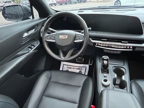 Used 2025 Cadillac XT4 Sport w/ Cold Weather Package image 9