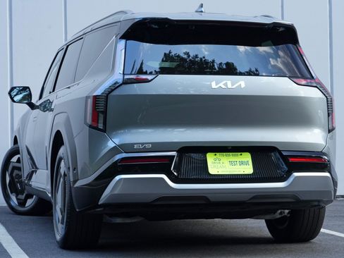 Used 2024 Kia EV9 Land AWD/4WD image 6