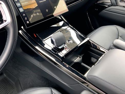 Used 2024 Land Rover Range Rover Sport SE image 16