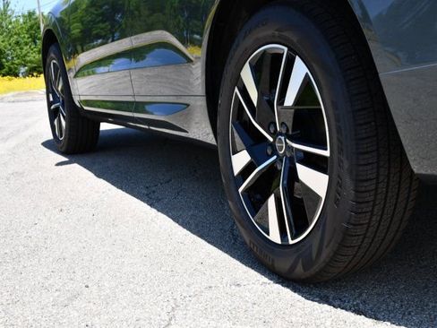 New 2026 Volvo XC60 B5 Plus w/ Protection Package Premier AWD/4WD image 9