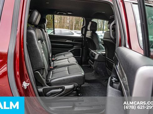 Used 2024 Jeep Wagoneer L Series II w/ Flexible Seating Group AWD/4WD image 23