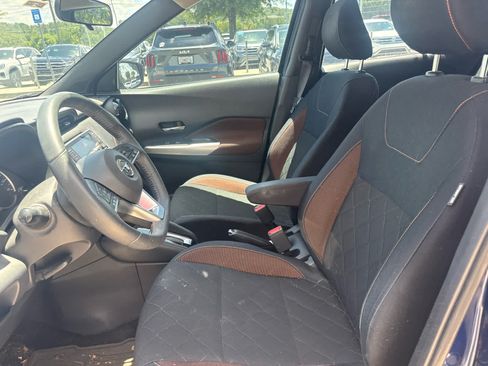 Used 2018 Nissan Kicks SR FWD image 16