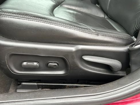 Used 2005 Buick LaCrosse CXS w/ Chrome Appearance Package image 16