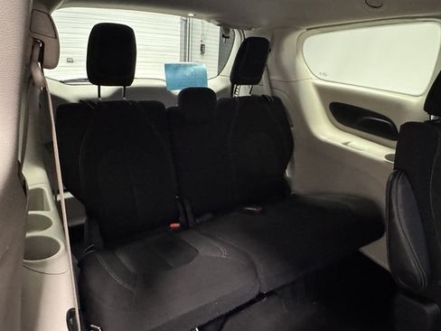 Used 2023 Chrysler Voyager LX FWD image 17