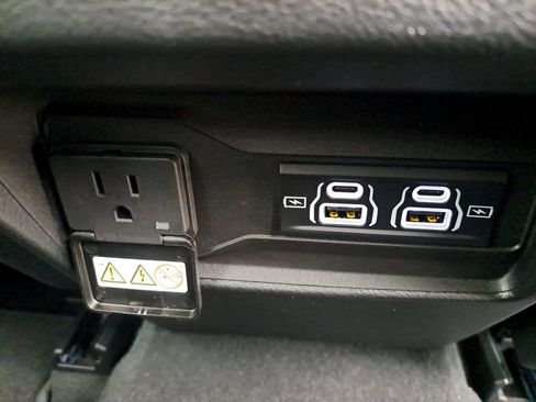 New 2025 Jeep Grand Cherokee Altitude image 6