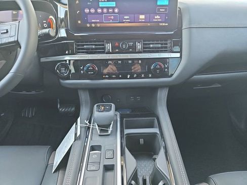 New 2026 Nissan Pathfinder Platinum image 3