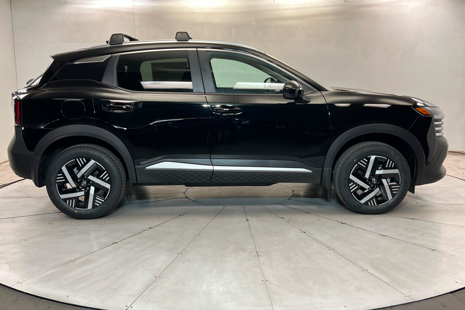 New 2026 Nissan Kicks SV w/ Cold Weather Package FWD image 6
