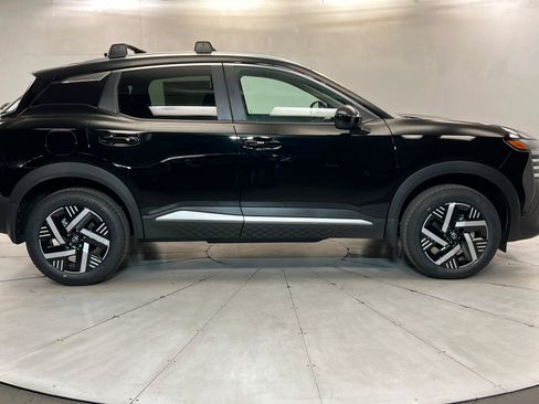 New 2026 Nissan Kicks SV w/ Cold Weather Package FWD image 6