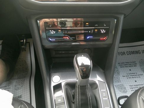 Used 2022 Volkswagen Tiguan SE R-Line image 22