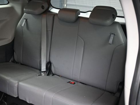 Used 2022 Toyota Sienna XLE w/ XLE Plus Package image 34