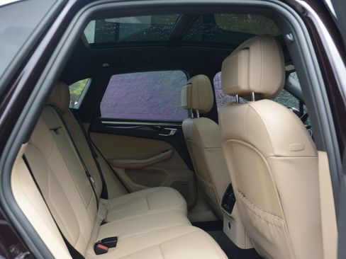 Certified 2026 Porsche Macan AWD/4WD image 34