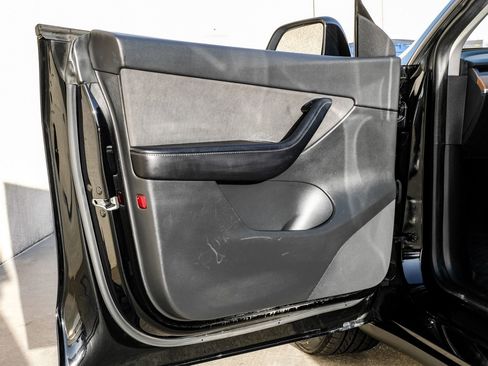 Used 2020 Tesla Model Y Long Range image 38