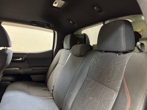 Used 2017 Toyota Tacoma TRD Sport w/ Premium & Technology Package AWD/4WD image 20