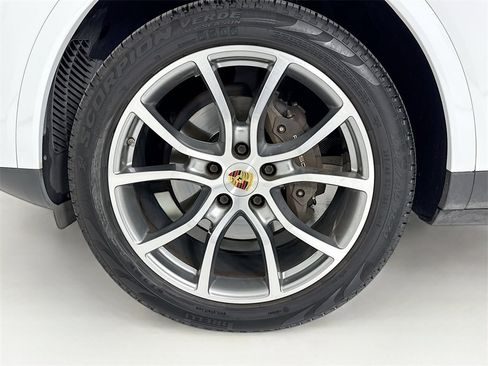 Certified 2020 Porsche Cayenne image 36