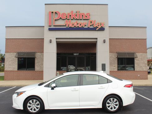 Used 2020 Toyota Corolla LE FWD image 9
