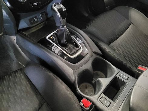 Used 2018 Nissan Rogue SV image 26