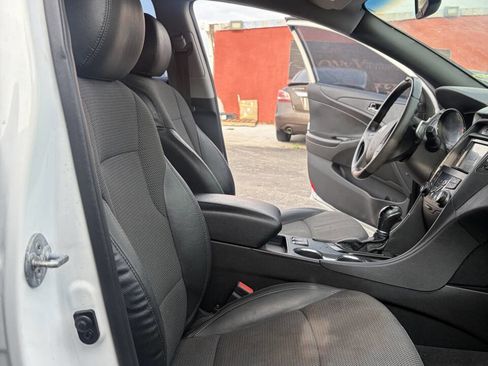 Used 2013 Hyundai Sonata SE FWD image 1