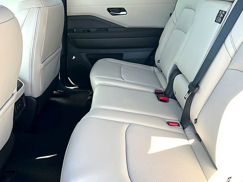 New 2026 Nissan Pathfinder SL image 15