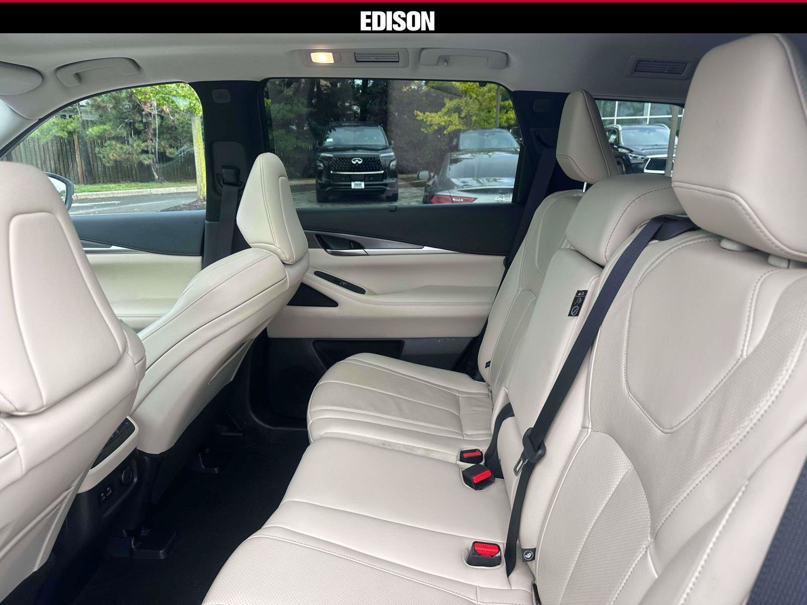 Used 2023 INFINITI QX60 Luxe w/ Cargo Package AWD/4WD image 9