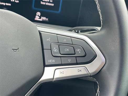 Used 2025 Volkswagen Tiguan S image 9