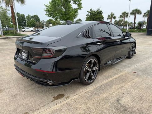 Used 2018 Honda Accord Touring image 5