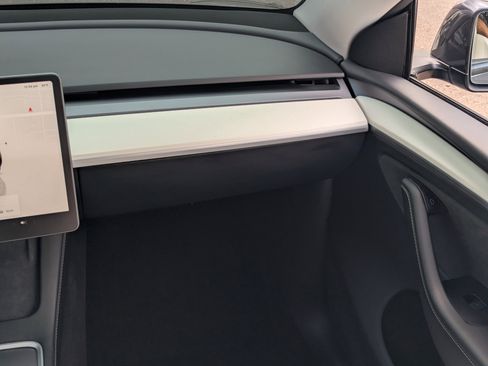 Used 2024 Tesla Model Y Long Range image 15