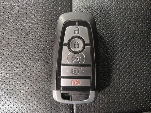 Used 2020 Ford Escape Titanium w/ Titanium Premium Package 2.0 image 32