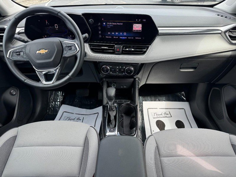 Used 2025 Chevrolet TrailBlazer LT w/ Convenience Package FWD image 11