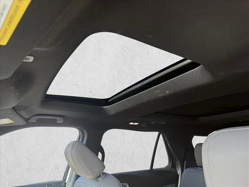 Used 2018 Ford Explorer Limited image 16