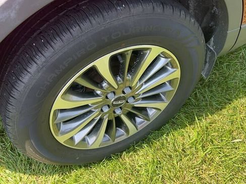 Used 2019 Lincoln Nautilus Select AWD/4WD image 9