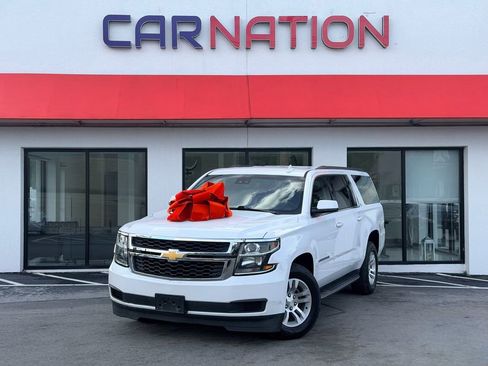 Used 2018 Chevrolet Suburban LT RWD image 2
